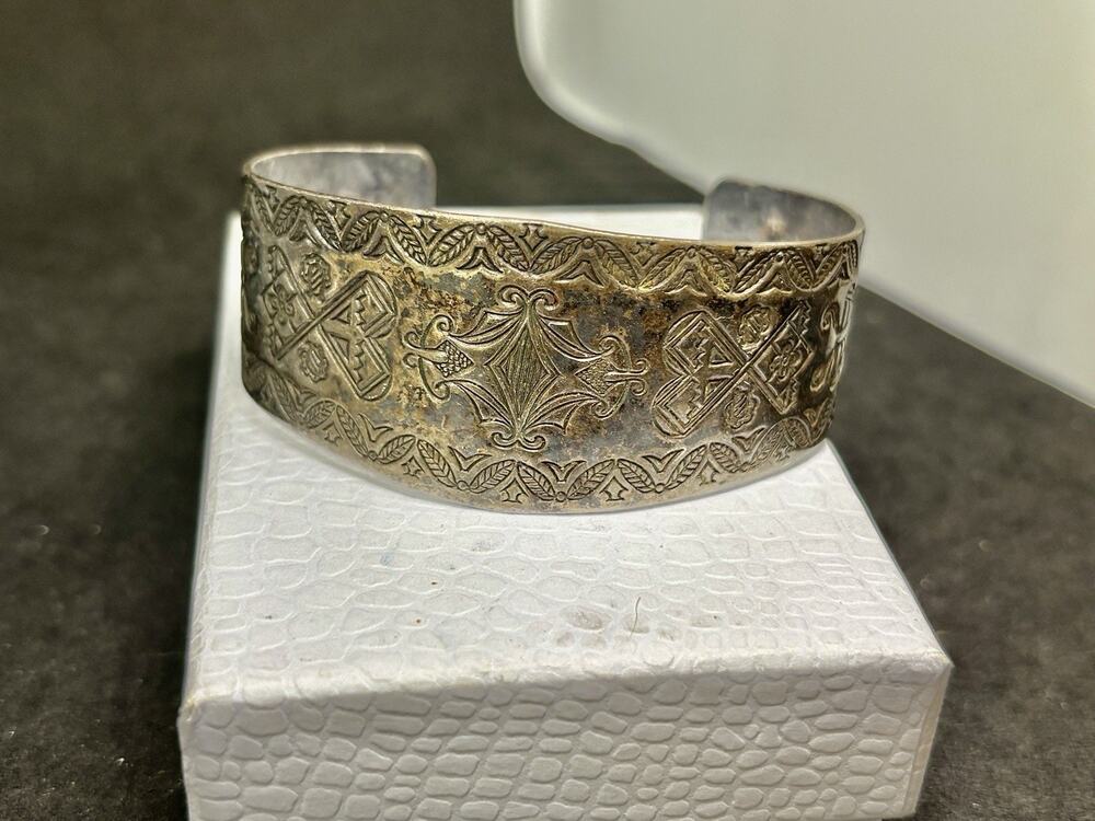 Vtg old pawn native american Stamped Navajo Southwestern Coin Silver Bangle 32g